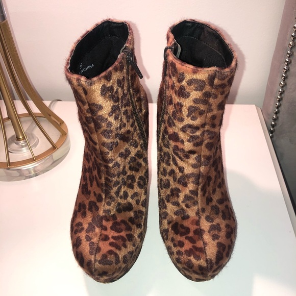 Leopard Pattern Boots/Platforms - Picture 5 of 5